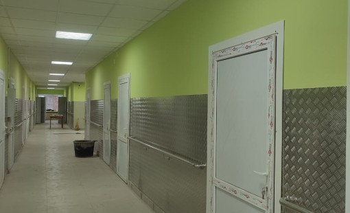 Пристенный поручень из нержавеющей стали марки aisi 201. С закруглёнными краями в стене.