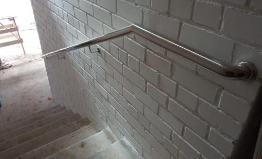 Пристенные поручни из нержавеющей стали