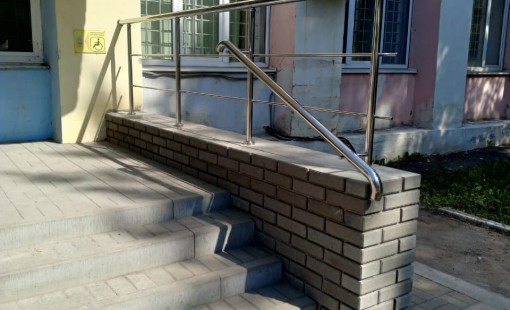 Перила и поручень на крыльце из нержавеющей стали