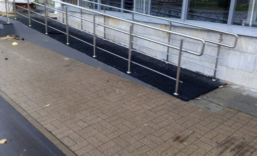 Ограничение крыльца и пандуса из нержавеющей стали