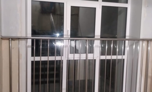 Ограждения из нержавеющей стали aisi 304 Верхний поручень 50.8 диаметр; Стойка 38 диаметр; Заполнения вертикальные ригеля 16 диаметром через каждые 100мм.; Высота 1200мм.